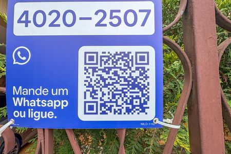 Casa à venda com 246m², 3 quartos e 4 vagas Casa à venda com 246m², 3 quartos e 4 vagasPlaca