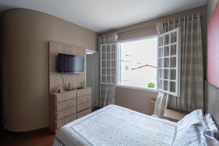 Casa à venda com 310m², 4 quartos e 4 vagas Casa à venda com 310m², 4 quartos e 4 vagasSuíte