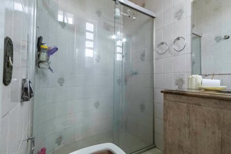 Casa à venda com 310m², 4 quartos e 4 vagas Casa à venda com 310m², 4 quartos e 4 vagasBanheiro da suíte