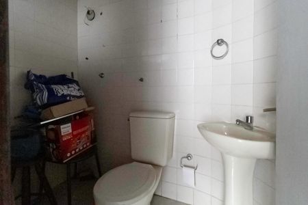 Casa à venda com 310m², 4 quartos e 4 vagas Casa à venda com 310m², 4 quartos e 4 vagasBanheiro de serviço