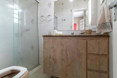 Casa à venda com 310m², 4 quartos e 4 vagas Casa à venda com 310m², 4 quartos e 4 vagasBanheiro da suíte