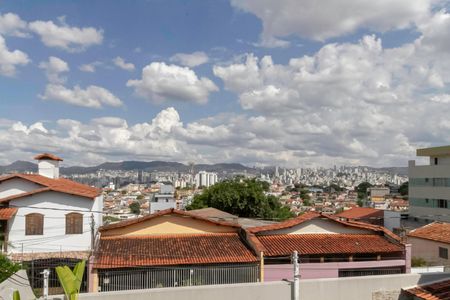 Casa à venda com 310m², 4 quartos e 4 vagas Casa à venda com 310m², 4 quartos e 4 vagasCasa 2 - Vista da Varanda