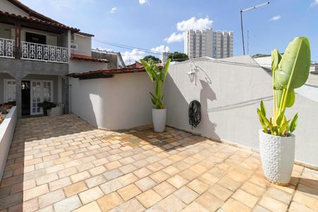Casa à venda com 310m², 4 quartos e 4 vagas Casa à venda com 310m², 4 quartos e 4 vagasVaranda