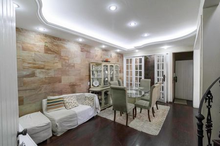 Casa à venda com 310m², 4 quartos e 4 vagas Casa à venda com 310m², 4 quartos e 4 vagasSala de Jantar