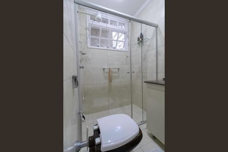 Casa à venda com 310m², 4 quartos e 4 vagas Casa à venda com 310m², 4 quartos e 4 vagasBanheiro social