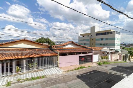 Casa à venda com 310m², 4 quartos e 4 vagas Casa à venda com 310m², 4 quartos e 4 vagasVaranda - Vista