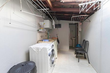 Casa à venda com 310m², 4 quartos e 4 vagas Casa à venda com 310m², 4 quartos e 4 vagasÁrea de serviço