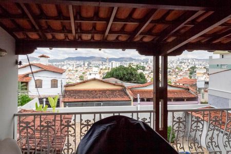 Casa à venda com 310m², 4 quartos e 4 vagas Casa à venda com 310m², 4 quartos e 4 vagasCasa 2 - Vista da suíte