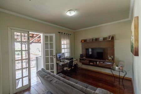 Casa à venda com 310m², 4 quartos e 4 vagas Casa à venda com 310m², 4 quartos e 4 vagasCasa 2 - Sala