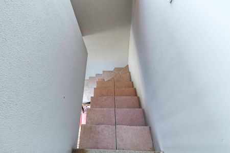 Casa à venda com 310m², 4 quartos e 4 vagas Casa à venda com 310m², 4 quartos e 4 vagasEscada