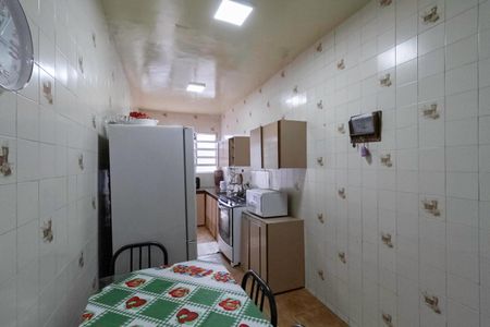 Casa à venda com 310m², 4 quartos e 4 vagas Casa à venda com 310m², 4 quartos e 4 vagasCozinha