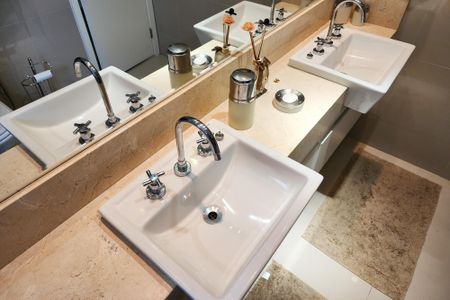 Apartamento à venda com 180m², 3 quartos e 3 vagasBanheiro da Suíte 2