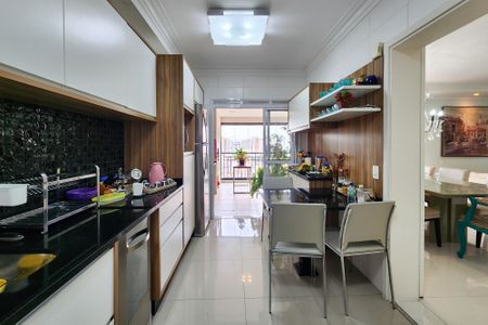 Apartamento à venda com 180m², 3 quartos e 3 vagasCozinha