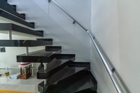 Apartamento à venda com 118m², 2 quartos e 2 vagasEscada