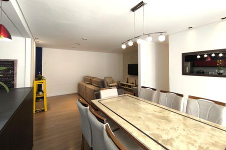 Apartamento à venda com 131m², 4 quartos e 2 vagasSala