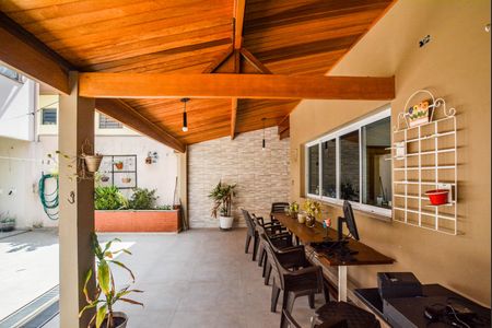 Casa à venda com 471m², 3 quartos e 8 vagasQuintal