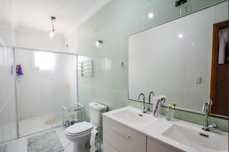 Casa à venda com 471m², 3 quartos e 8 vagasBanheiro da Suíte 1