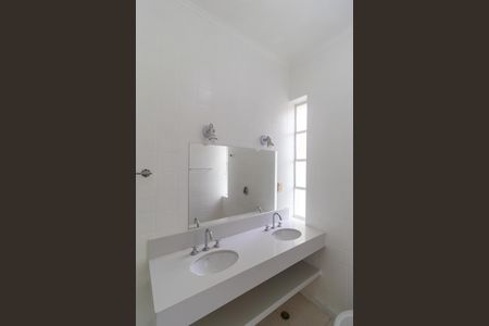 Banheiro de casa de condomínio para alugar com 3 quartos, 250m² em Parque Nova Campinas, Campinas
