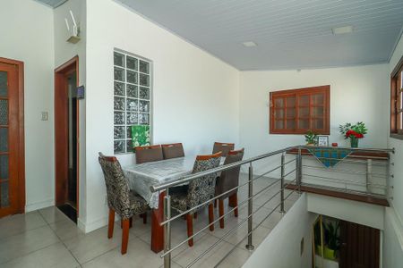 Casa à venda com 185m², 3 quartos e 2 vagasSala