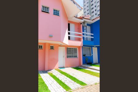 Casa de condomínio para alugar com 85m², 2 quartos e 2 vagasFachada