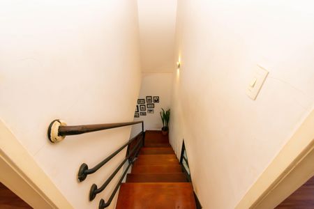 Casa de condomínio para alugar com 85m², 2 quartos e 2 vagasEscada