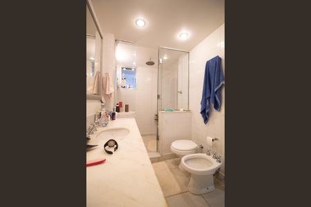 Apartamento à venda com 190m², 4 quartos e 1 vagaBanheiro da Suíte 1