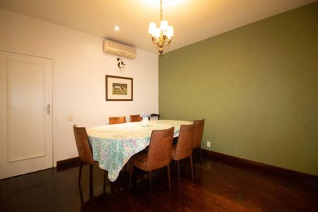 Apartamento à venda com 190m², 4 quartos e 1 vagaSala de jantar