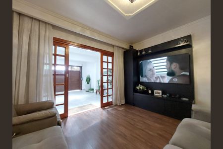 Casa à venda com 120m², 3 quartos e 2 vagasSala