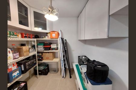 Casa à venda com 120m², 3 quartos e 2 vagasQuarto na Área de Serviço