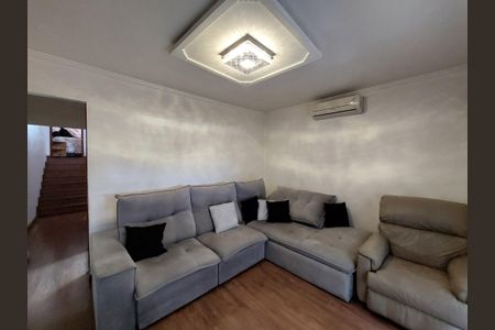 Casa à venda com 120m², 3 quartos e 2 vagasSala