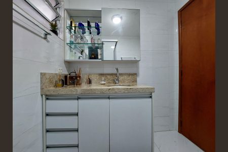 Casa à venda com 120m², 3 quartos e 2 vagasBanheiro 1