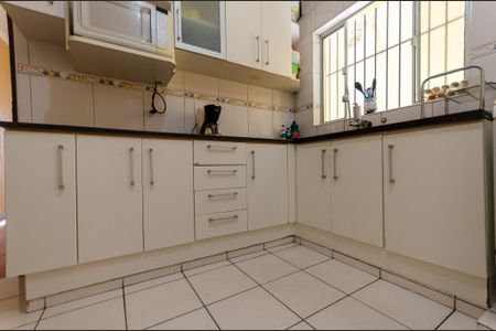 Casa à venda com 125m², 2 quartos e 2 vagas Casa à venda com 125m², 2 quartos e 2 vagasCozinha