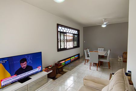 Casa de condomínio para alugar com 223m², 4 quartos e 2 vagasSala