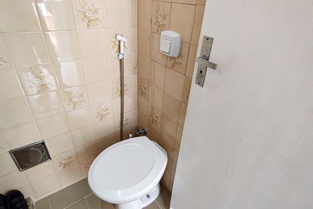 Casa de condomínio para alugar com 223m², 4 quartos e 2 vagasBanheiro de Serviço