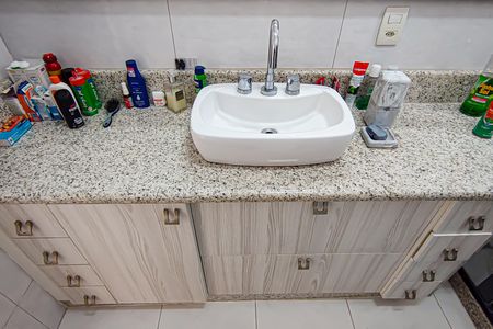 Casa de condomínio para alugar com 223m², 4 quartos e 2 vagasBanheiro Social