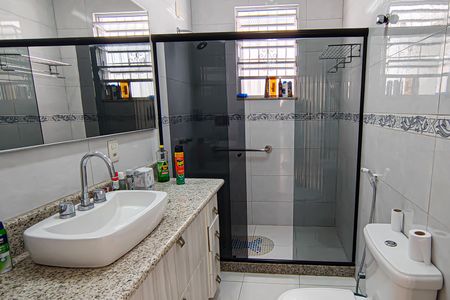 Casa de condomínio para alugar com 223m², 4 quartos e 2 vagasBanheiro Social