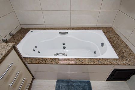 Casa de condomínio para alugar com 223m², 4 quartos e 2 vagasSuíte Banheiro