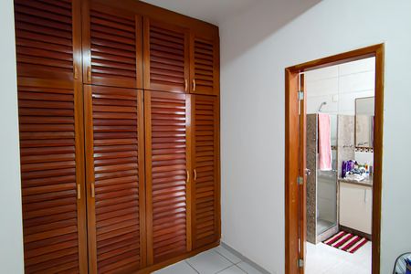 Casa de condomínio para alugar com 223m², 4 quartos e 2 vagasSuíte