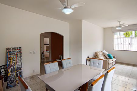 Casa de condomínio para alugar com 223m², 4 quartos e 2 vagasSala