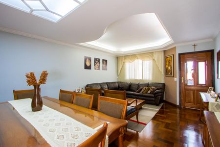 Casa à venda com 232m², 4 quartos e 5 vagasSala