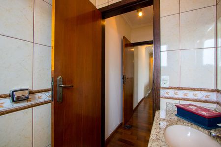 Casa à venda com 232m², 4 quartos e 5 vagasBanheiro do quarto 3