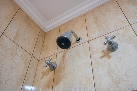 Casa à venda com 232m², 4 quartos e 5 vagasBanheiro do quarto 1