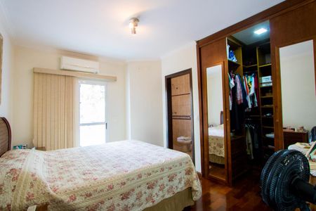 Casa à venda com 232m², 4 quartos e 5 vagasQuarto 1 - Suíte