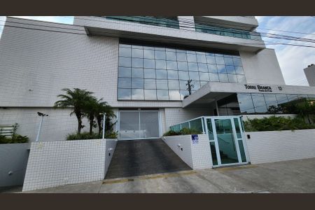 Apartamento para alugar com 68m², 2 quartos e 1 vagaFachada e placa