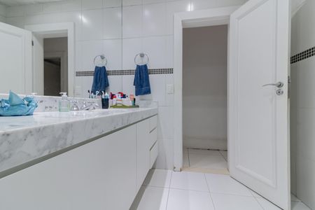 Apartamento à venda com 178m², 4 quartos e 1 vagaBanheiro Social