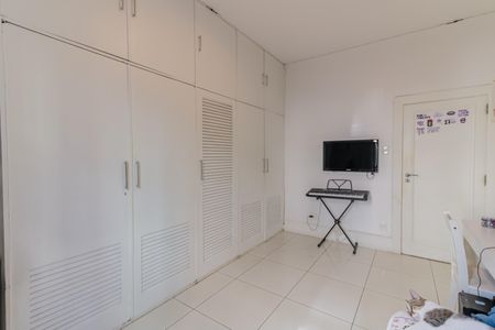 Apartamento à venda com 178m², 4 quartos e 1 vagaQuarto 2