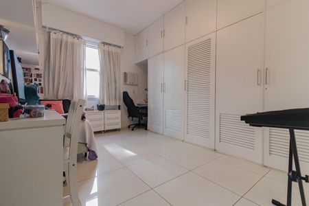 Apartamento à venda com 178m², 4 quartos e 1 vagaQuarto 2