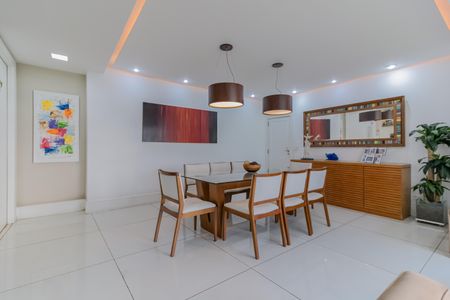 Apartamento à venda com 178m², 4 quartos e 1 vagaSala de Jantar