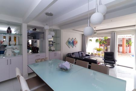 Casa à venda com 267m², 3 quartos e 4 vagasSala