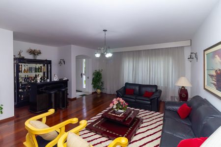 Casa à venda com 267m², 3 quartos e 4 vagasSala